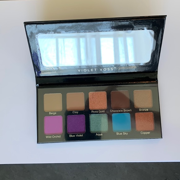 Violet Voss essentials 2 eyeshadow palette - Picture 3 of 3